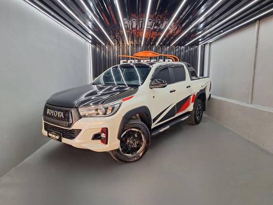 TOYOTA HILUX 2.8 GR SPORT 4X4 CD 16V DIESEL 4P AUTOMÁTICO TOYOTA HILUX 2.8 GR SPORT 4X4 CD 16V DIESEL 4P AUTOMÁTICO